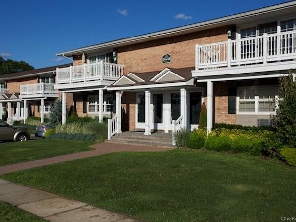 2 Claire Court , Unit 60, West Babylon, NY 11704
