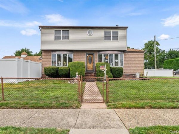 10 Enness Avenue , Bethpage, NY 11714
