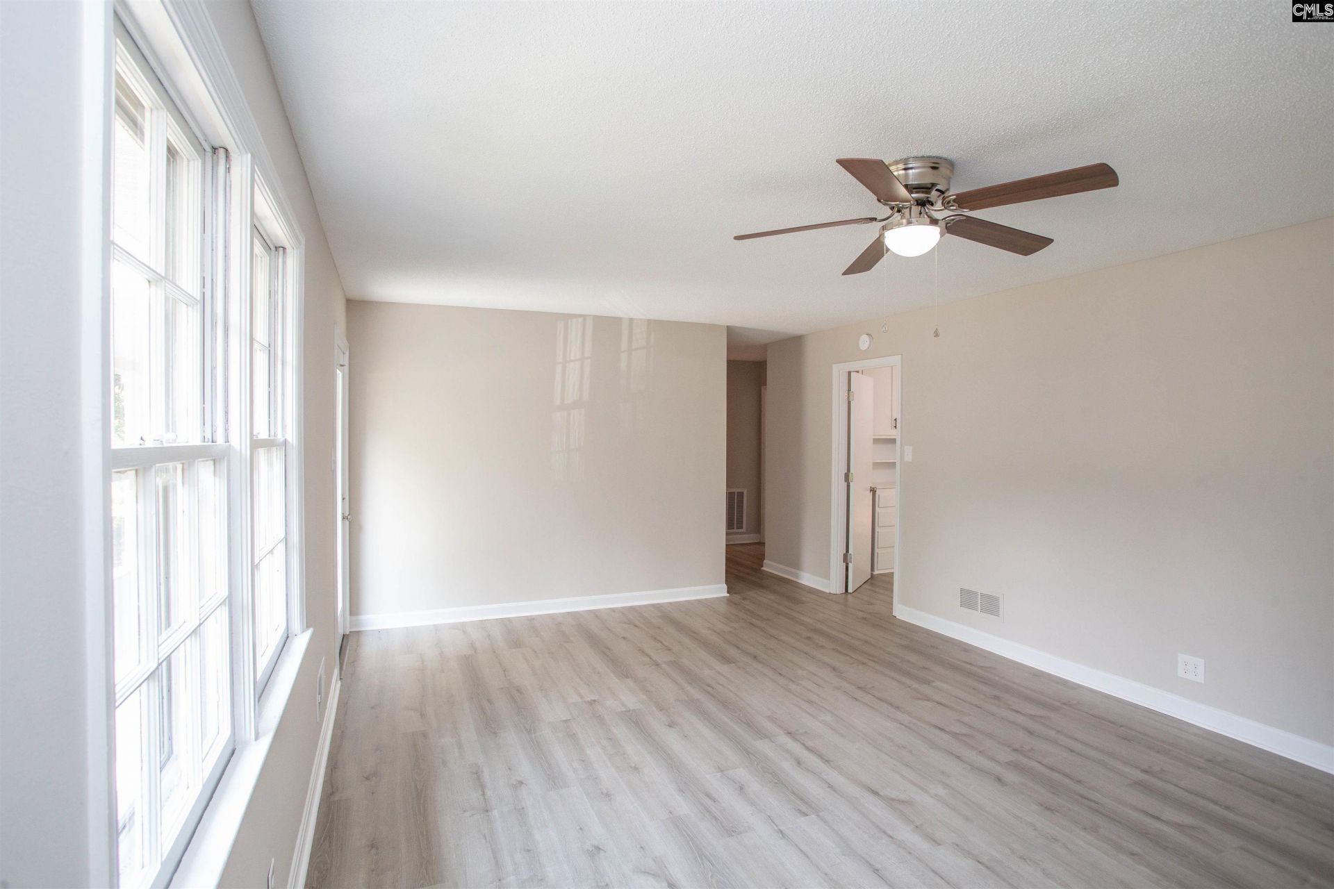 2129 Arrowwood Road W Photo 5