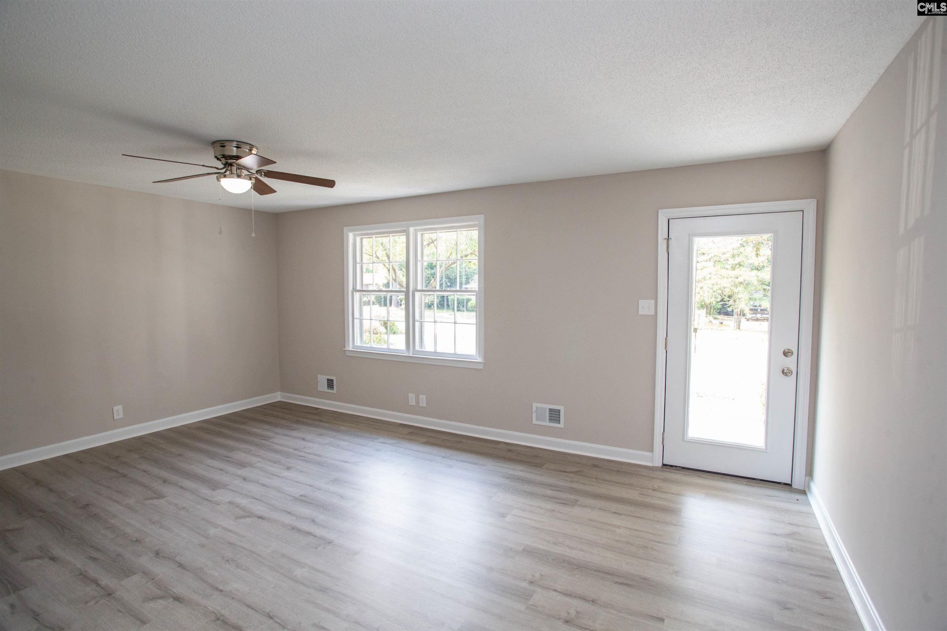 2129 Arrowwood Road W Photo 6