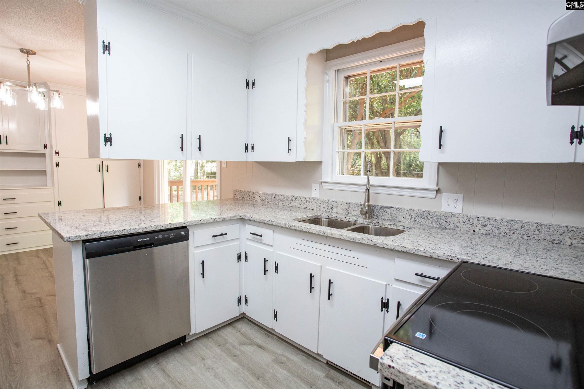 2129 Arrowwood Road W Photo 8