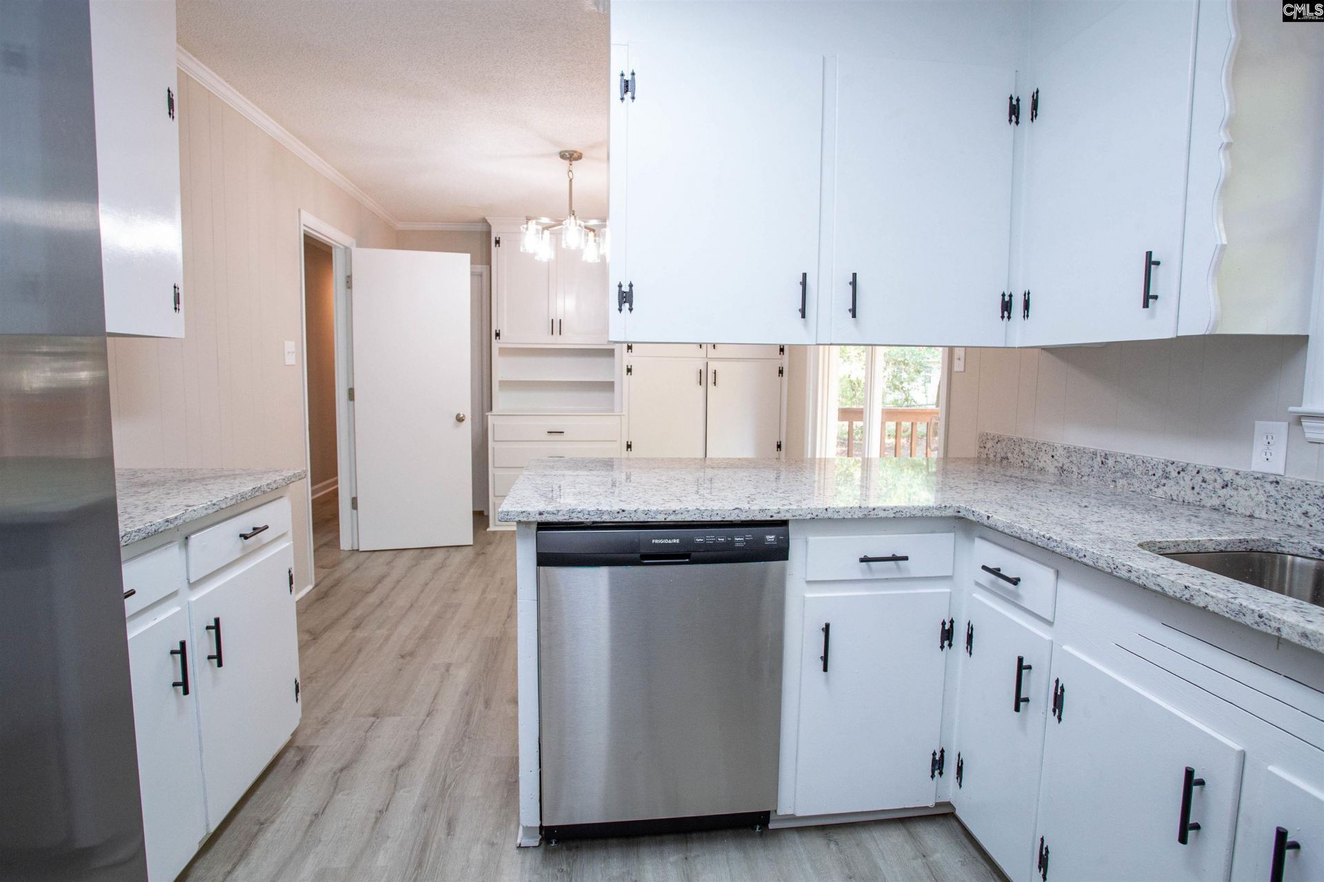 2129 Arrowwood Road W Photo 9