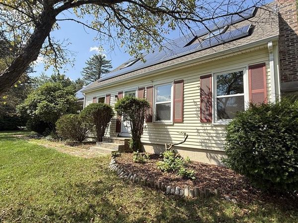 26 Hunters Hill Cir, Amherst, MA 01002