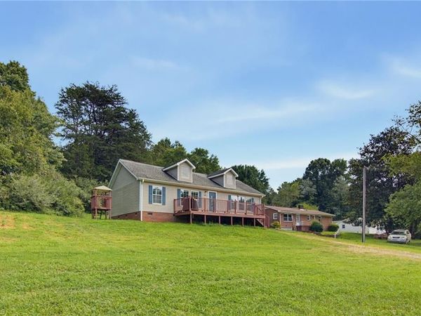4889 Baux Mountain Road , Winston-Salem, NC 27105