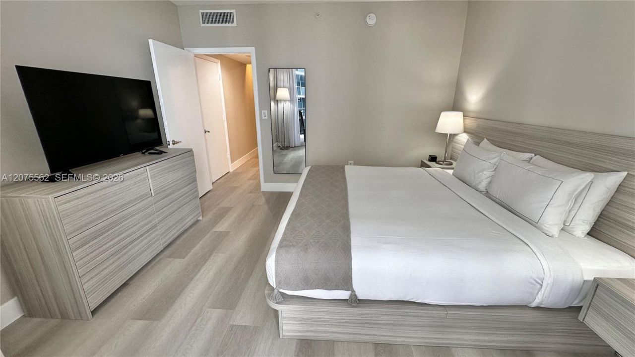 17375 Collins Ave , Unit 2003, Sunny Isles Beach, FL 33160 Photo