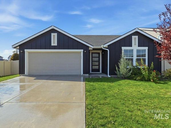 3795 E Berwick Dr, Nampa, ID 83686