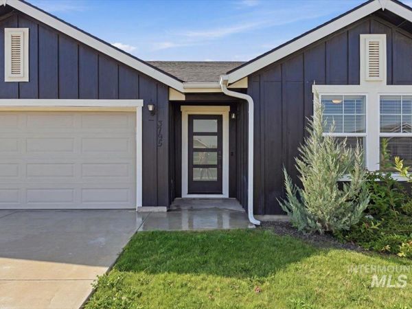3795 E Berwick Dr, Nampa, ID 83686