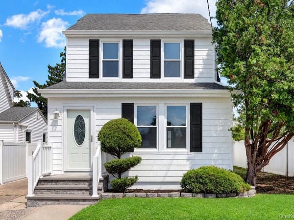 15 Stratford Avenue, Williston Park, NY 11596