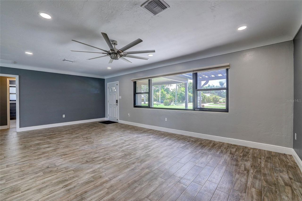 323 Suwanee Avenue, Sarasota, FL 34243 Photo
