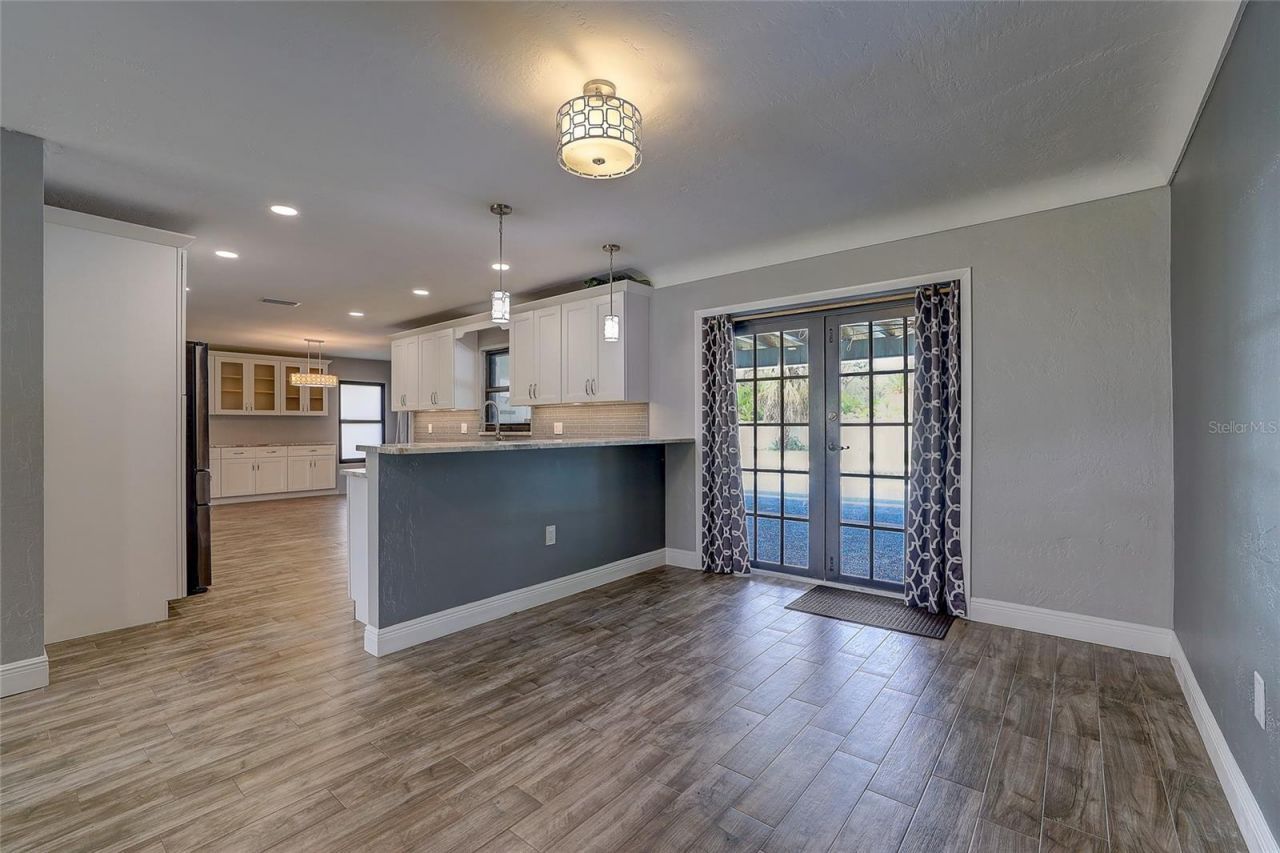 323 Suwanee Avenue, Sarasota, FL 34243 Photo