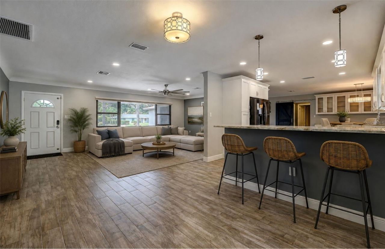 323 Suwanee Avenue, Sarasota, FL 34243 Photo