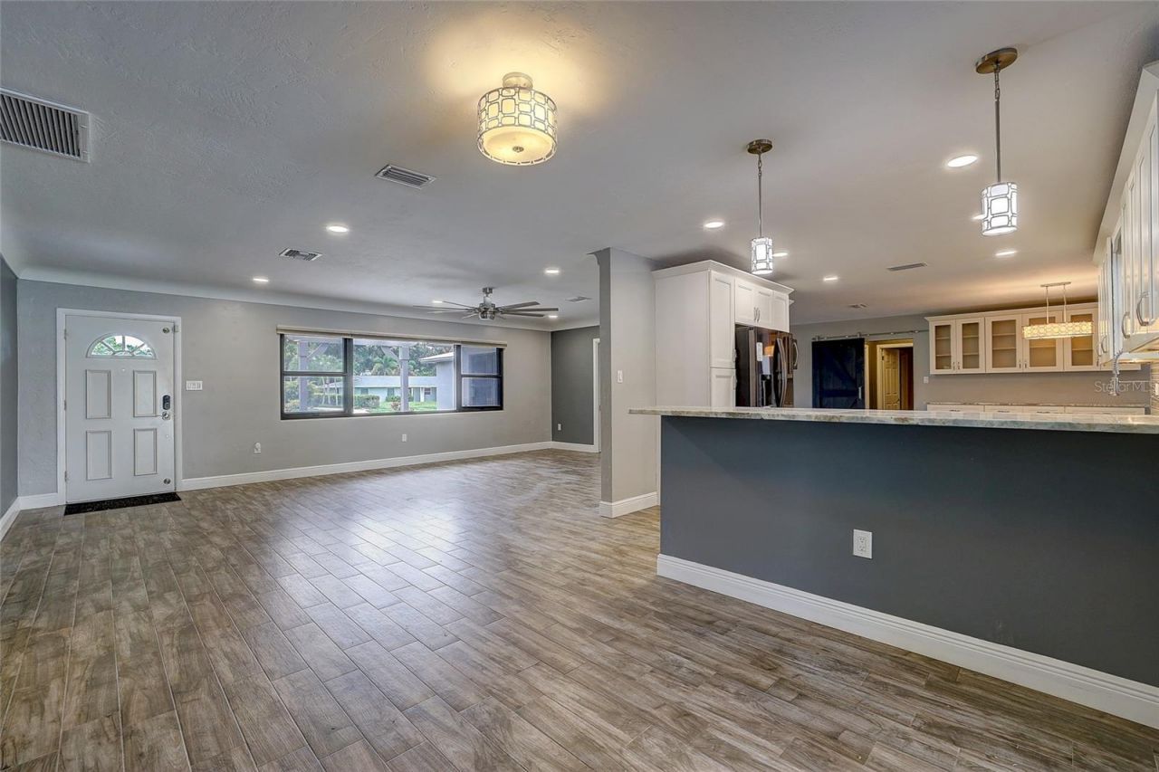 323 Suwanee Avenue, Sarasota, FL 34243 Photo