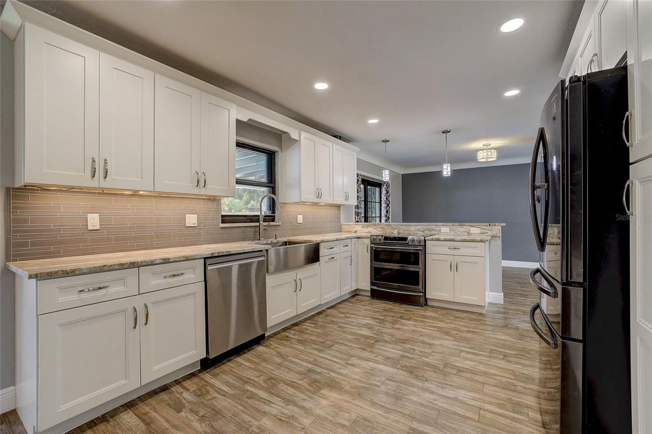 323 Suwanee Avenue, Sarasota, FL 34243 Photo