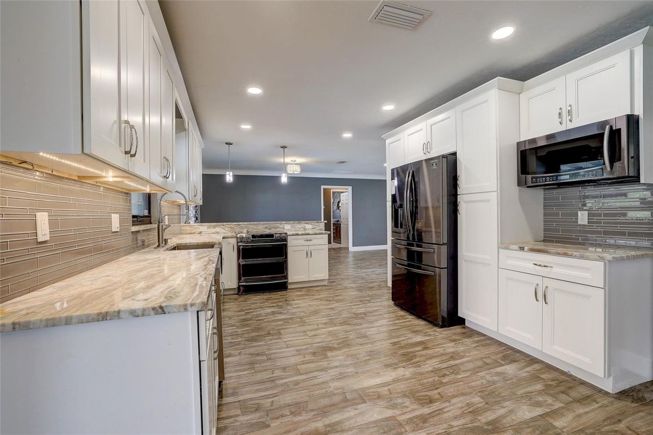 323 Suwanee Avenue, Sarasota, FL 34243 Photo