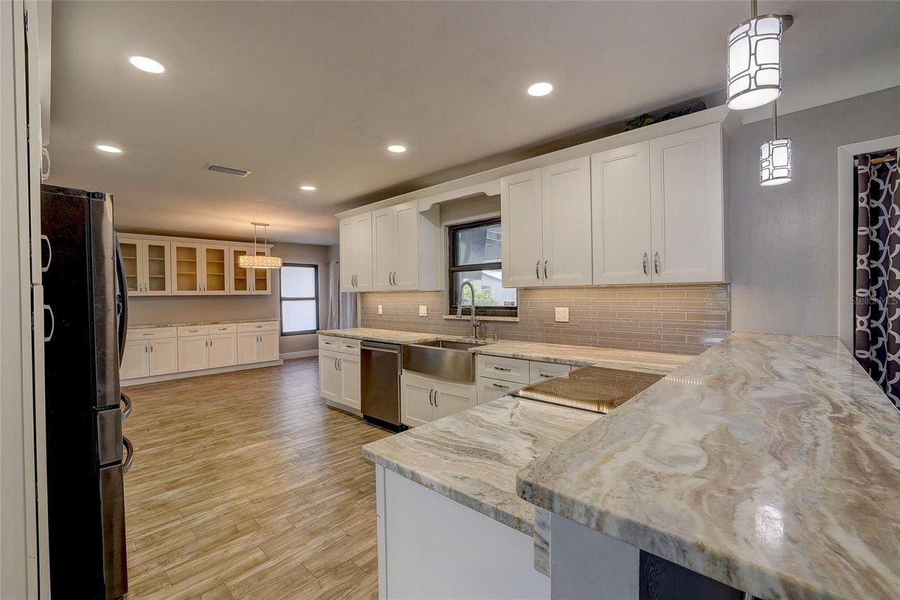 323 Suwanee Avenue, Sarasota, FL 34243 Photo