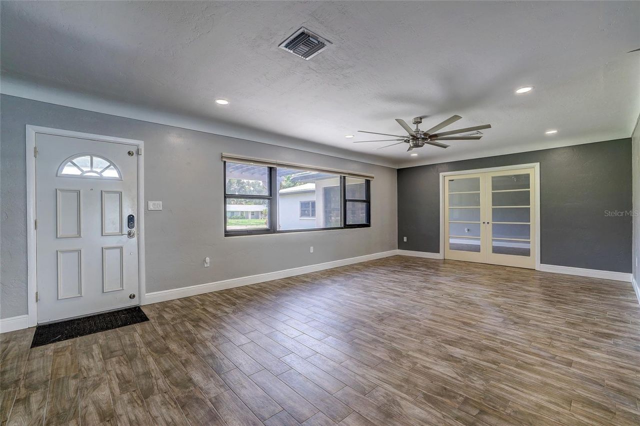 323 Suwanee Avenue, Sarasota, FL 34243 Photo