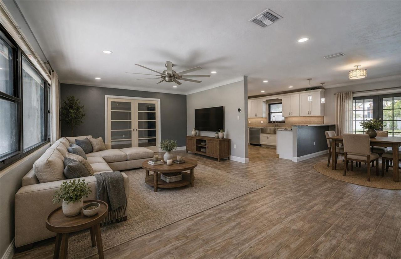 323 Suwanee Avenue, Sarasota, FL 34243 Photo