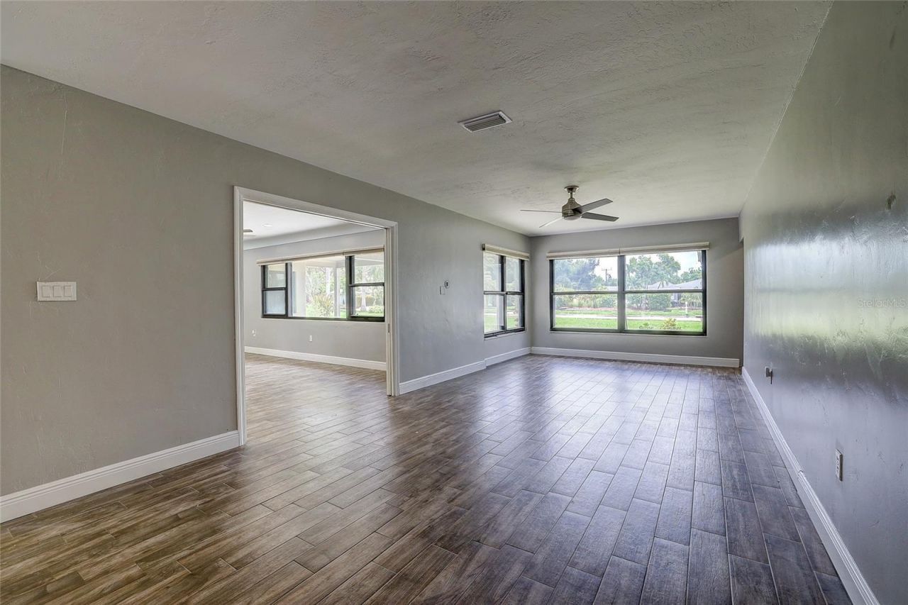 323 Suwanee Avenue, Sarasota, FL 34243 Photo