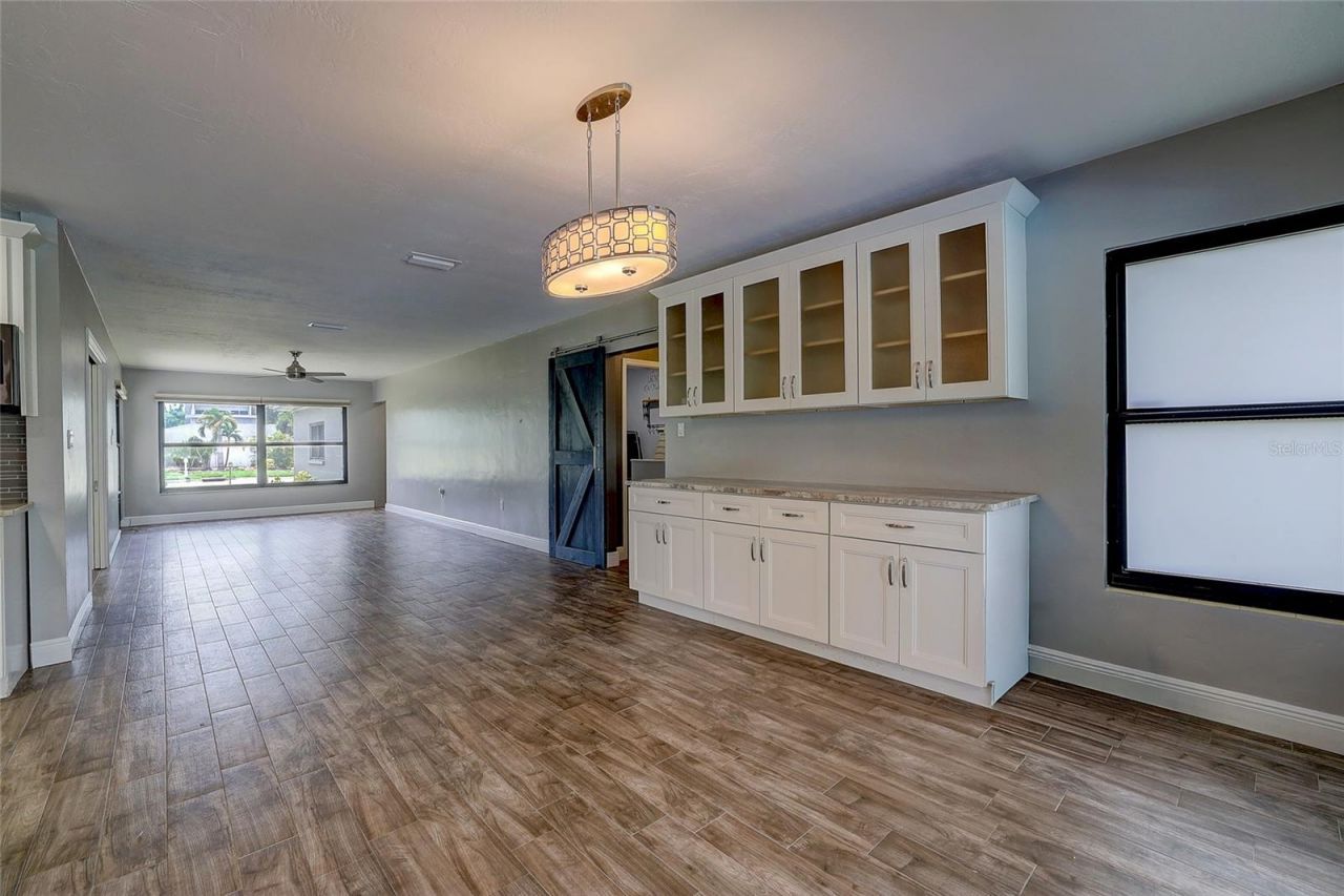 323 Suwanee Avenue, Sarasota, FL 34243 Photo