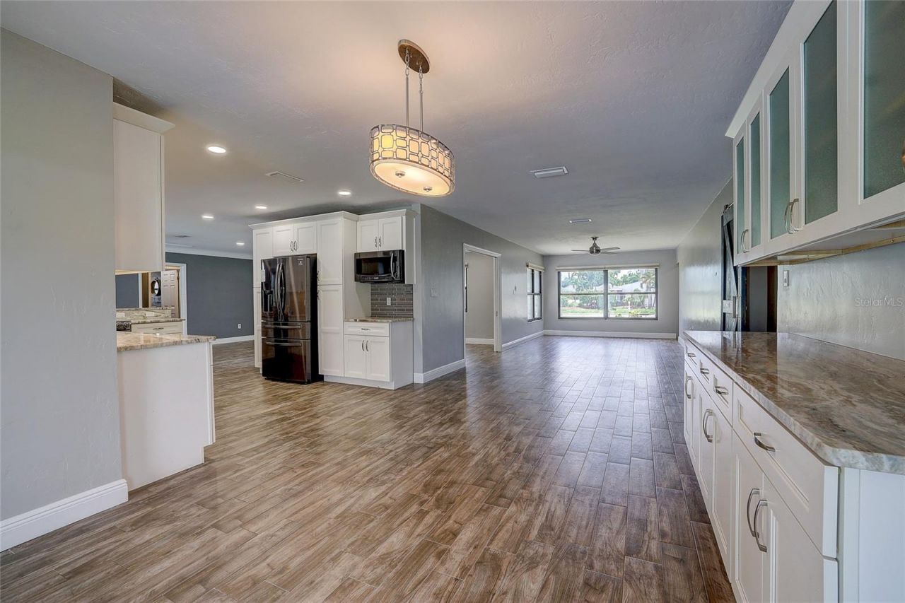 323 Suwanee Avenue, Sarasota, FL 34243 Photo