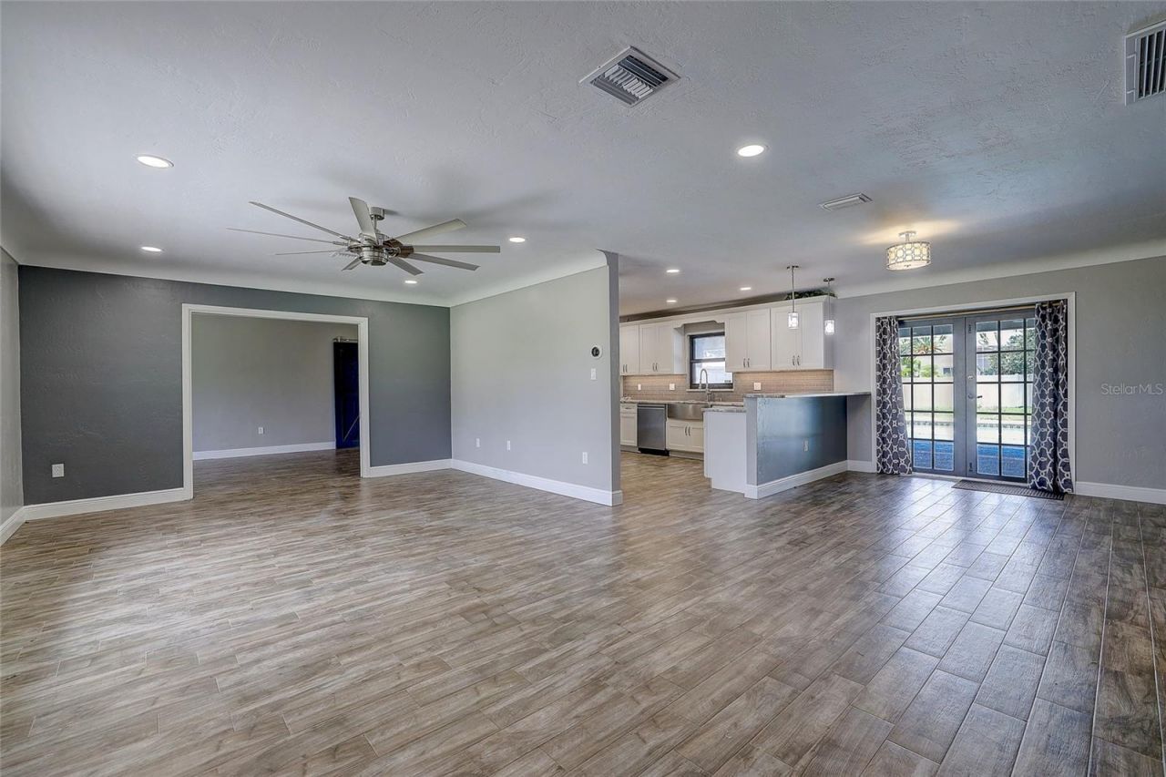 323 Suwanee Avenue, Sarasota, FL 34243 Photo
