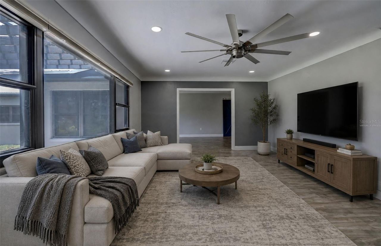 323 Suwanee Avenue, Sarasota, FL 34243 Photo