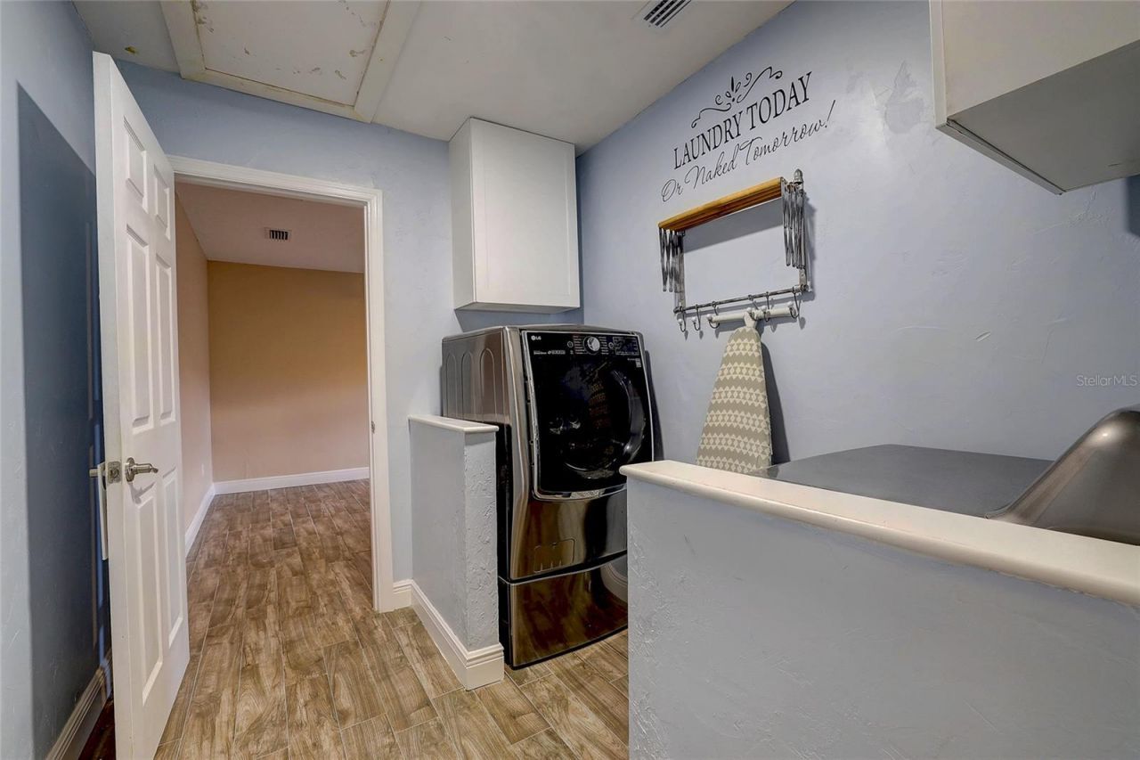 323 Suwanee Avenue, Sarasota, FL 34243 Photo