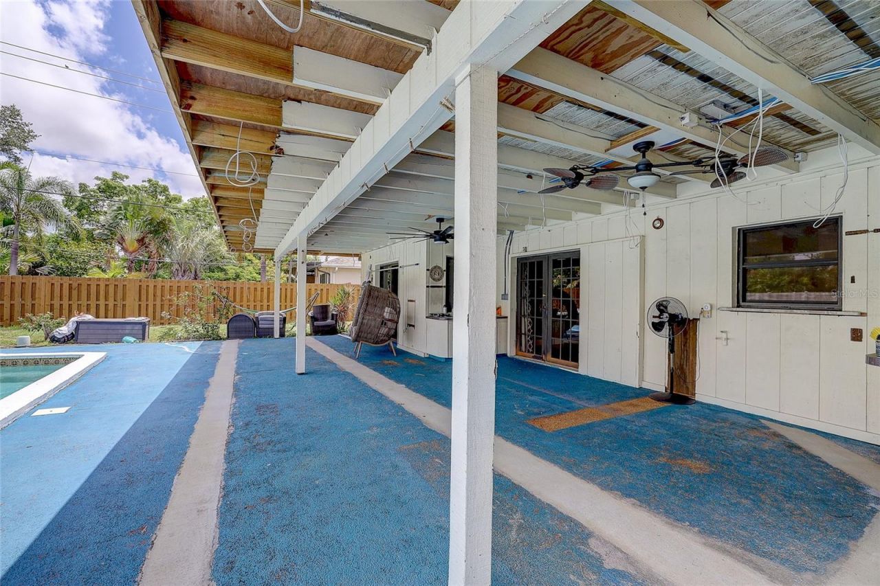 323 Suwanee Avenue, Sarasota, FL 34243 Photo