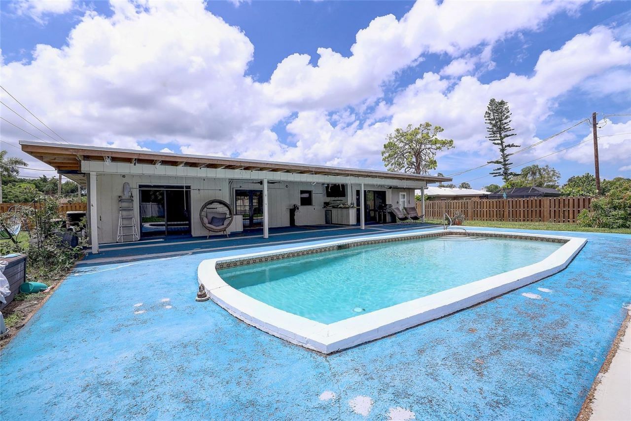 323 Suwanee Avenue, Sarasota, FL 34243 Photo