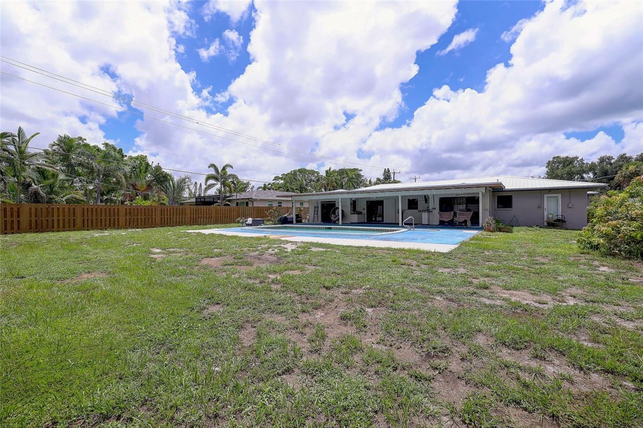 323 Suwanee Avenue, Sarasota, FL 34243 Photo
