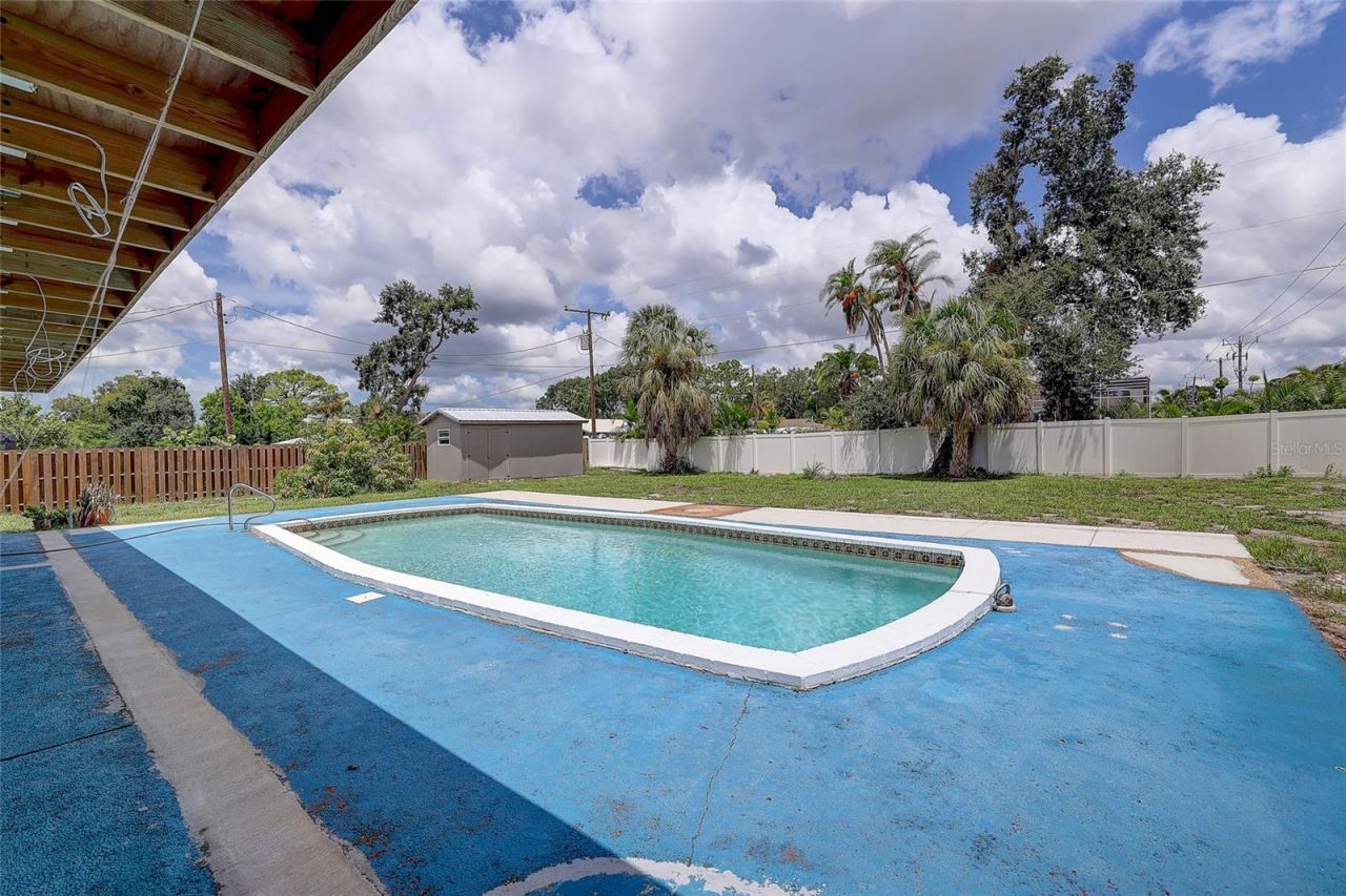323 Suwanee Avenue, Sarasota, FL 34243 Photo