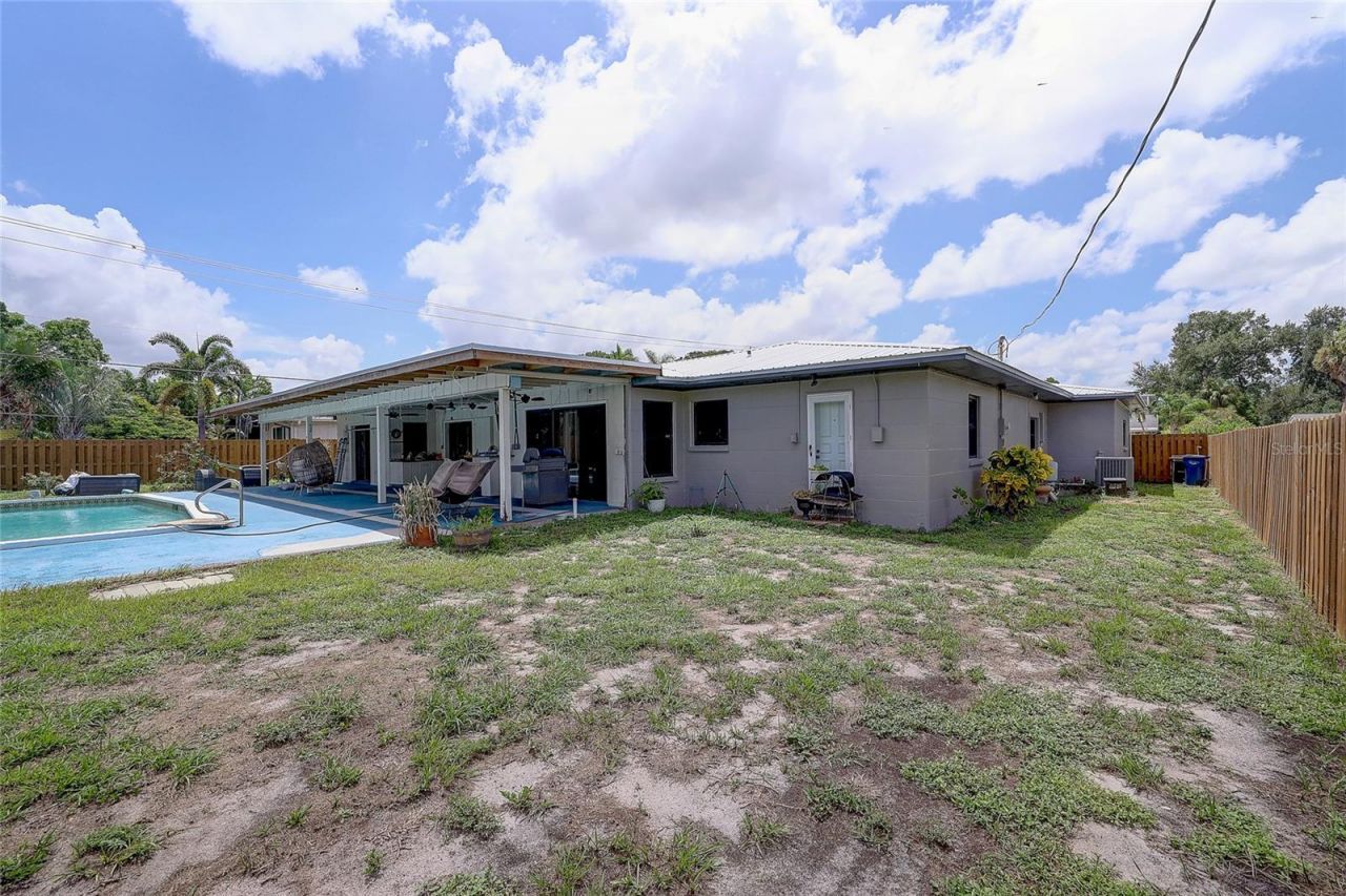 323 Suwanee Avenue, Sarasota, FL 34243 Photo