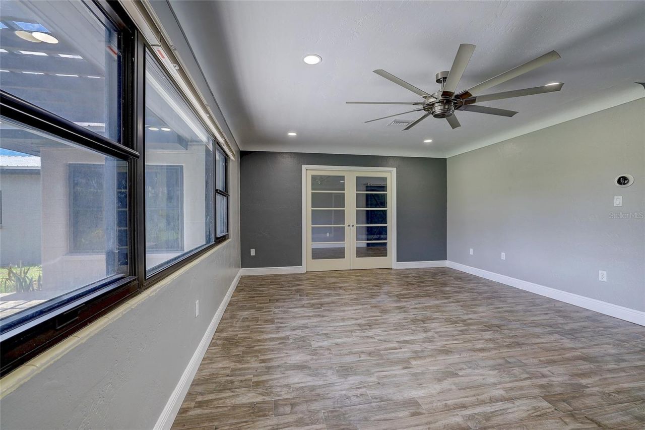 323 Suwanee Avenue, Sarasota, FL 34243 Photo