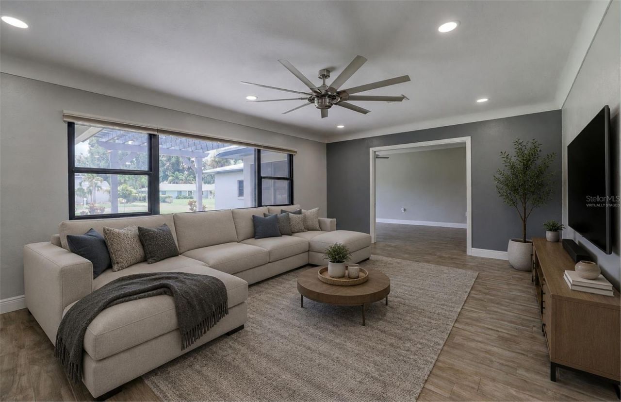 323 Suwanee Avenue, Sarasota, FL 34243 Photo