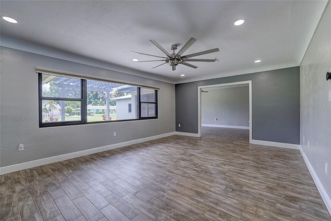 323 Suwanee Avenue, Sarasota, FL 34243 Photo