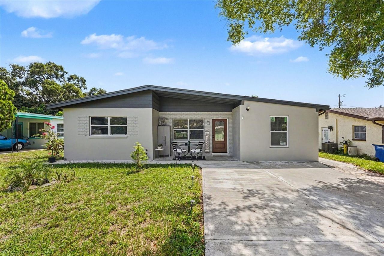 1935 Atlantis Drive, Clearwater, FL 33763 Main Photo