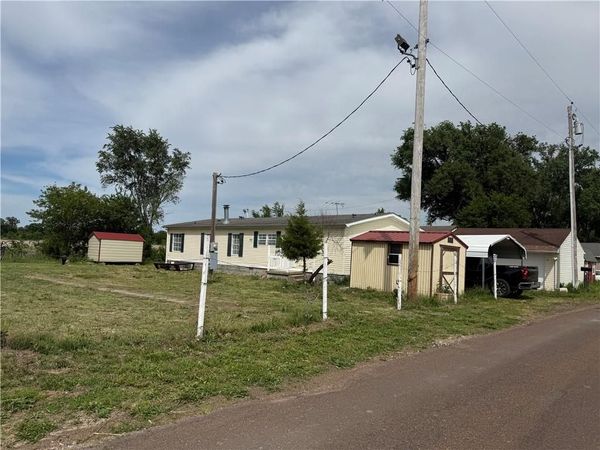3317 Christie Lane Road, St Joseph, MO 64504