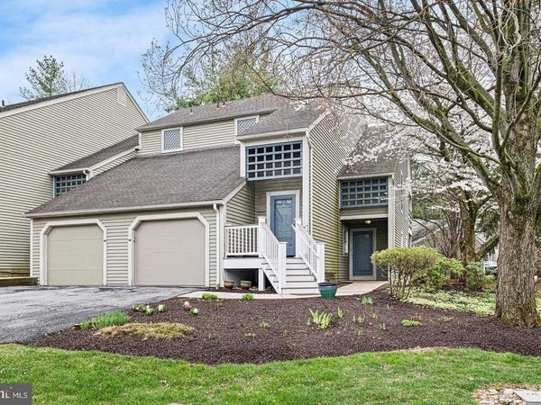 2001 MEADOW GLEN, WYOMISSING, PA 19610