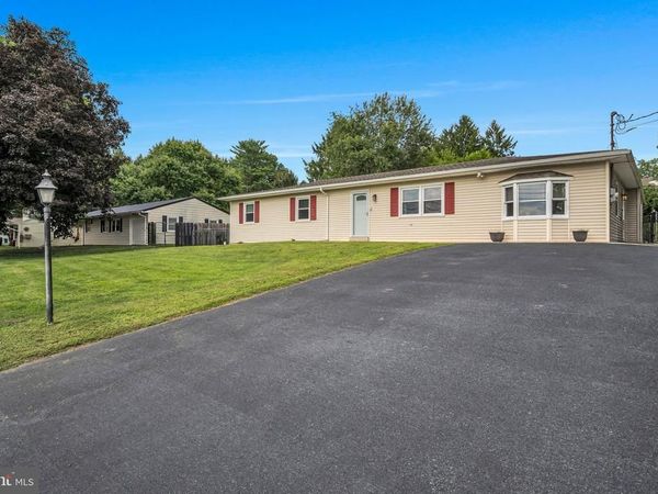7894 MANOR DRIVE, HARRISBURG, PA 17112