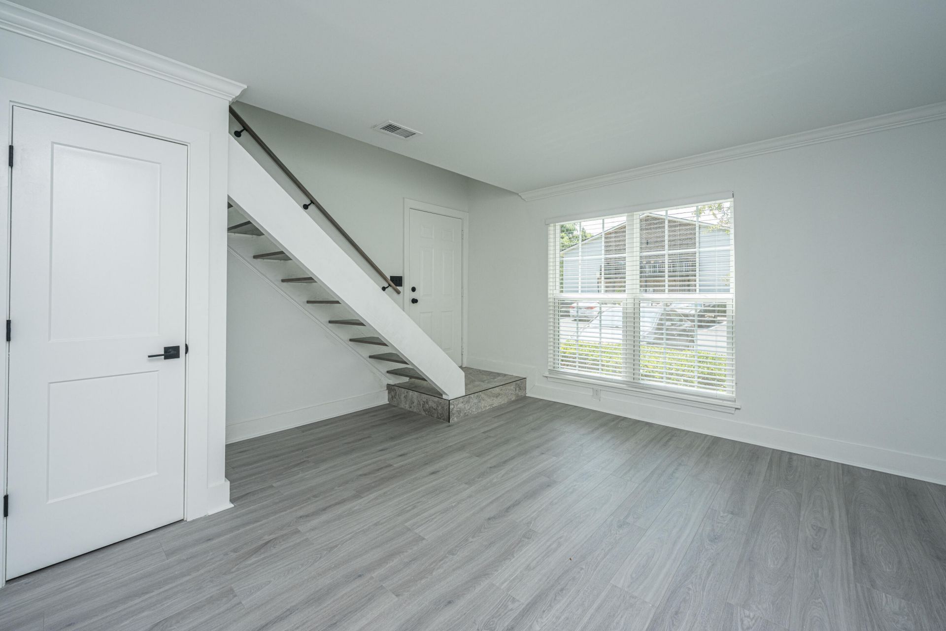 2494 Etiwan Avenue Photo 10