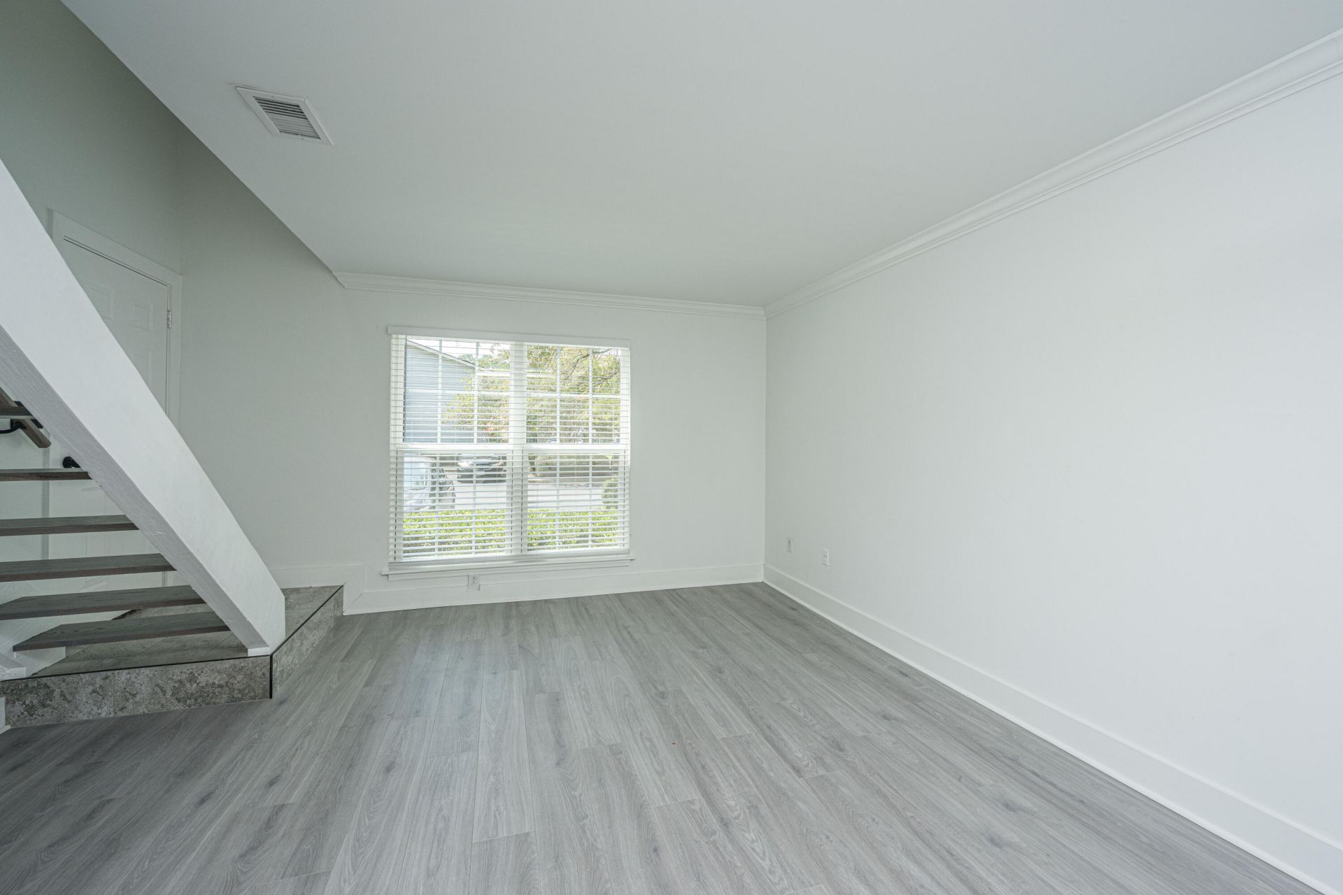 2494 Etiwan Avenue Photo 6