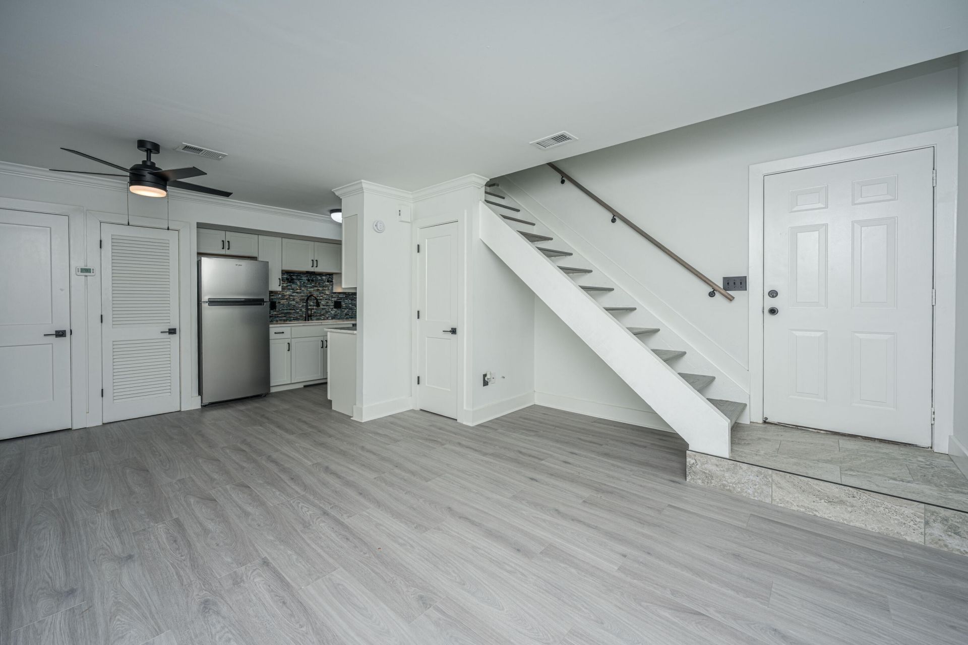 2494 Etiwan Avenue Photo 7
