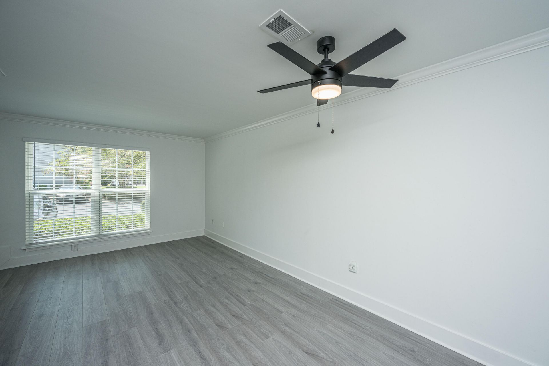 2494 Etiwan Avenue Photo 9