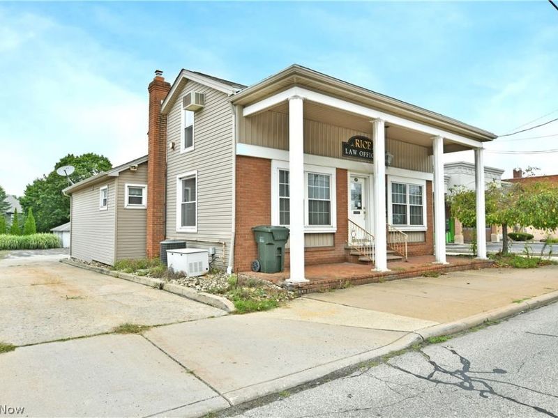 48 W Liberty Street, Hubbard, OH 44425 Photo 2
