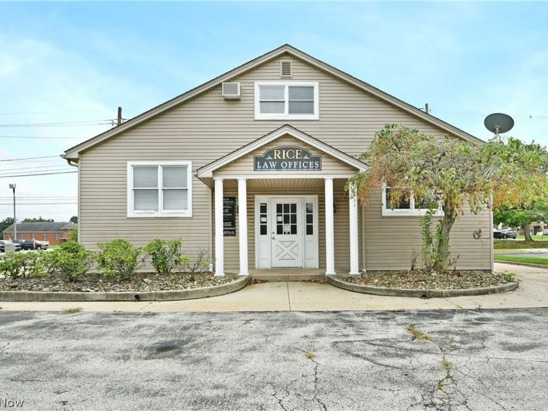 48 W Liberty Street, Hubbard, OH 44425 Photo 3