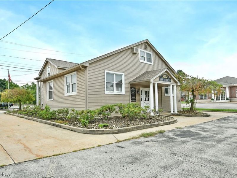 48 W Liberty Street, Hubbard, OH 44425 Photo 4