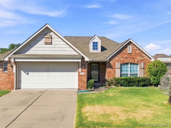 9022 N 156th East East Avenue , Owasso, OK 74055