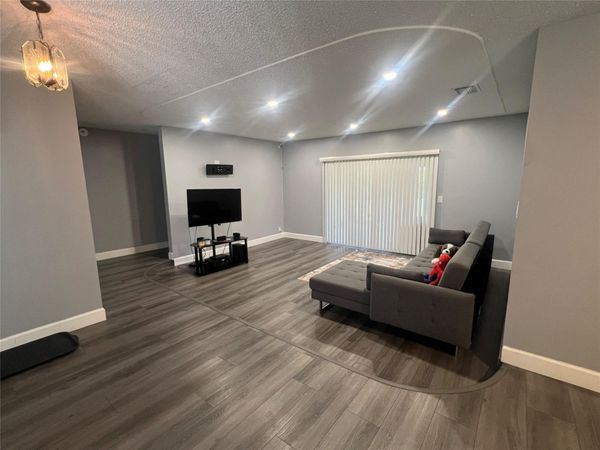 7975 NW 8TH Street, Margate, FL 33063