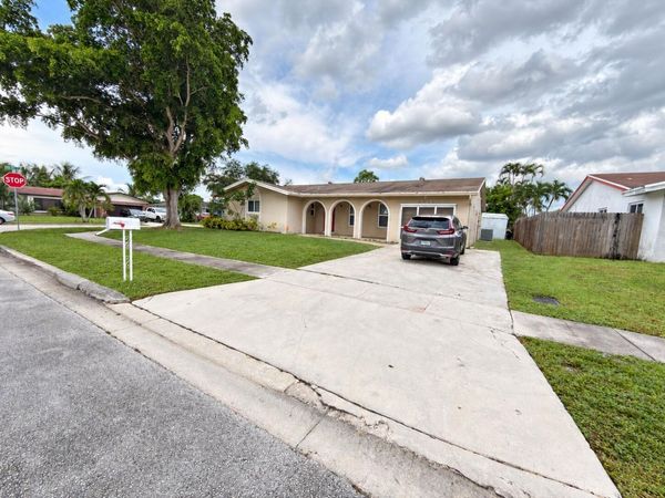 7975 NW 8TH Street, Margate, FL 33063