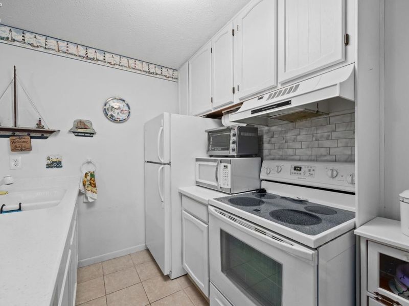 216 W Lakeshore Drive, Unit E, Port Clinton, OH 43452 Photo 17